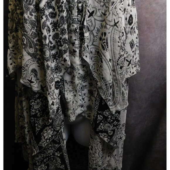 New York & Company Tiered Faerie Top - Picture 11 of 11